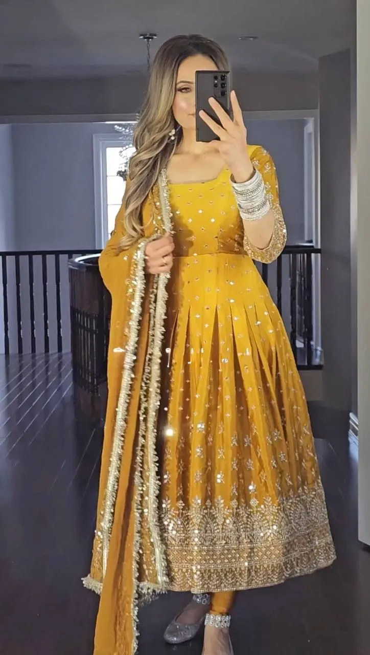 Women Embroidered Anarkali Kurti