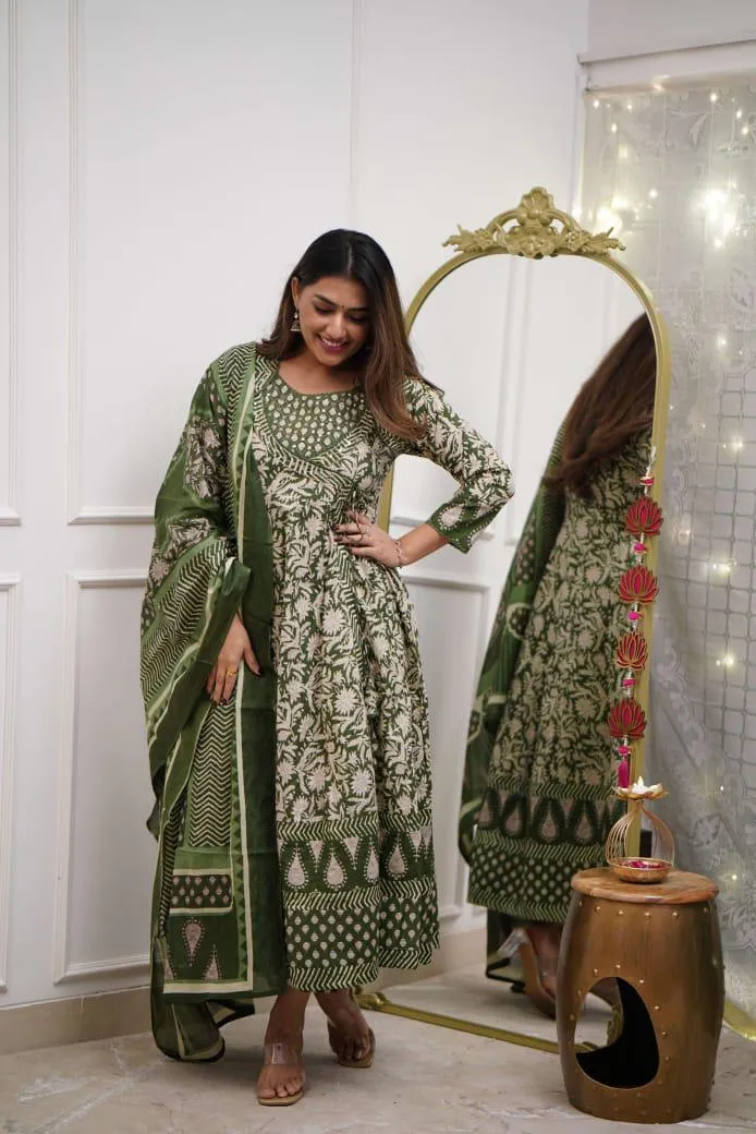 Banita Voguish Women Kurta Sets