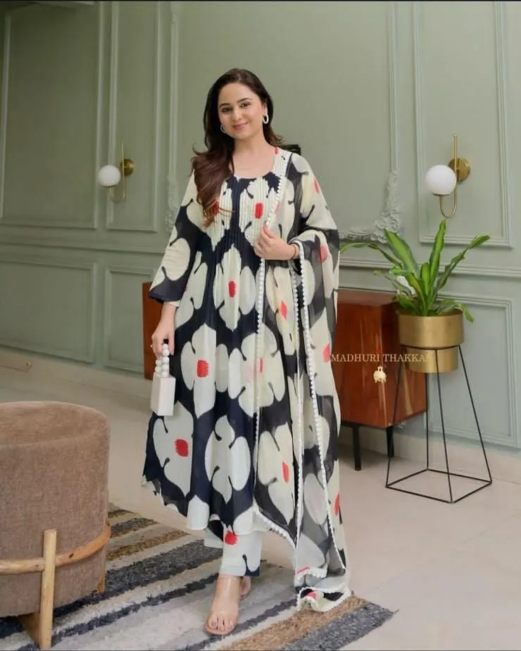 Women Cotton Blend Kurti Pant Dupatta Set
