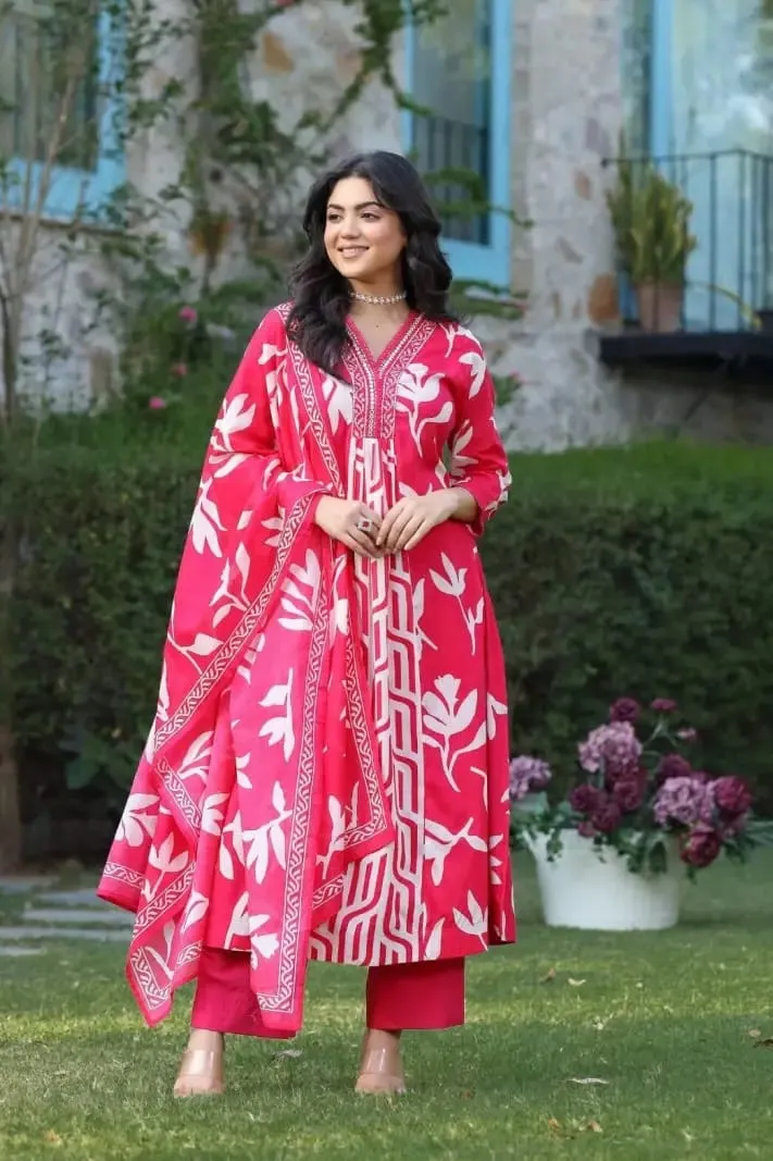 Women\'s Pink & White Floral Printed Cotton Kurta Set with Dupatta